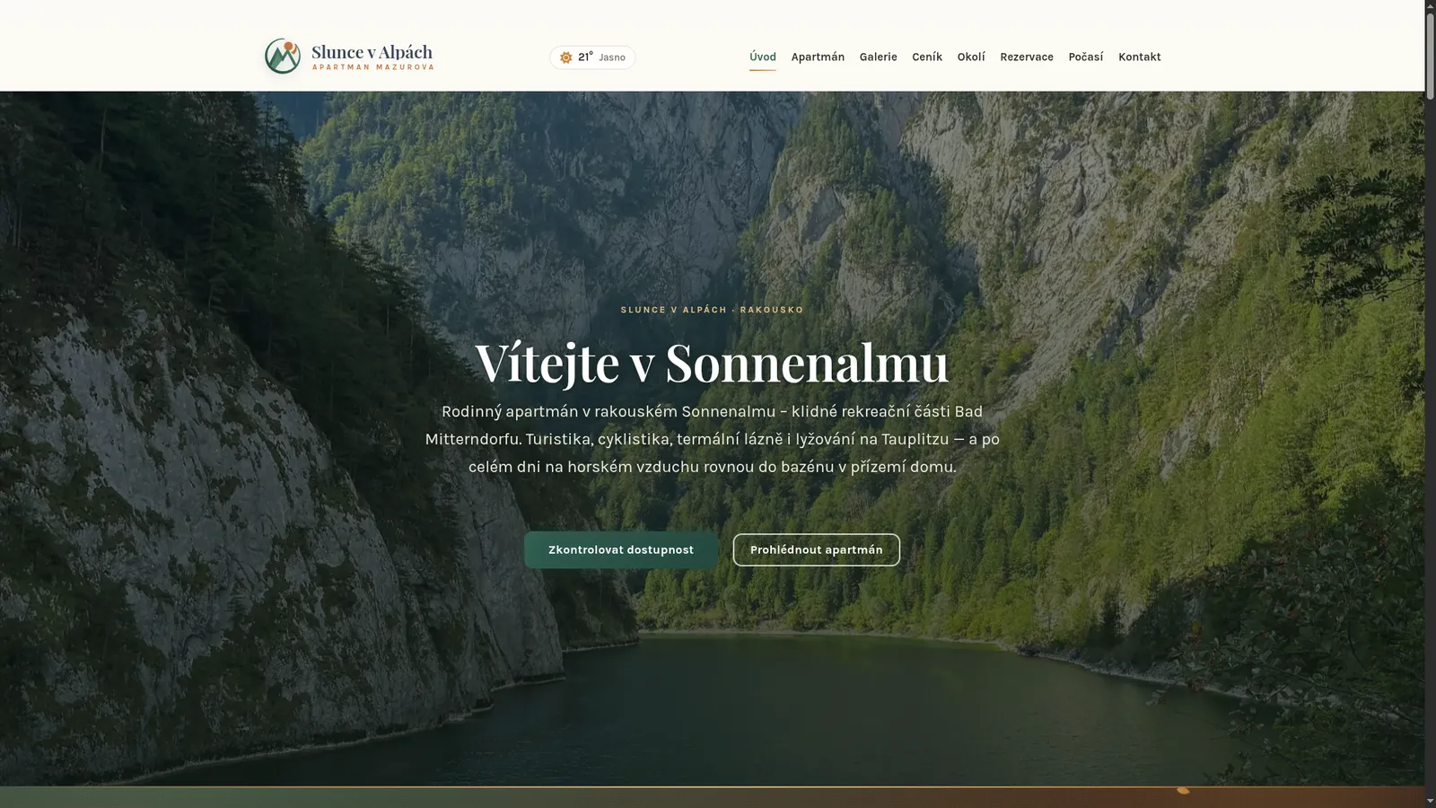 Úvodní stránka webu Slunce v Alpách s fotkou horského jezera